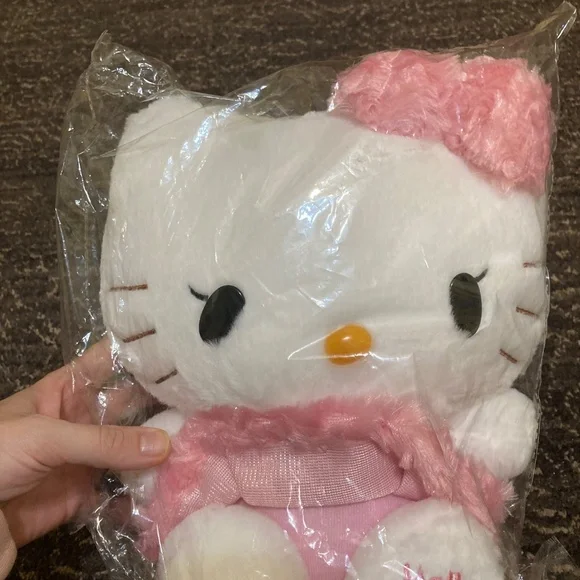 Hello kitty plush - Picture 3 of 5